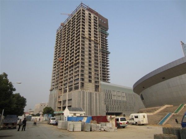 家居大樓安裝輕質(zhì)隔墻板工程_輕質(zhì)隔墻板生產(chǎn)線設(shè)備_輕質(zhì)隔墻板設(shè)備-湖北博悅佳實業(yè)有限公司